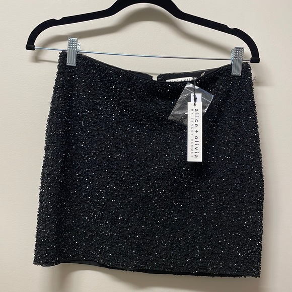 Alice + Olivia Dresses & Skirts - NWT Alice & Olivia sequin skirt 8